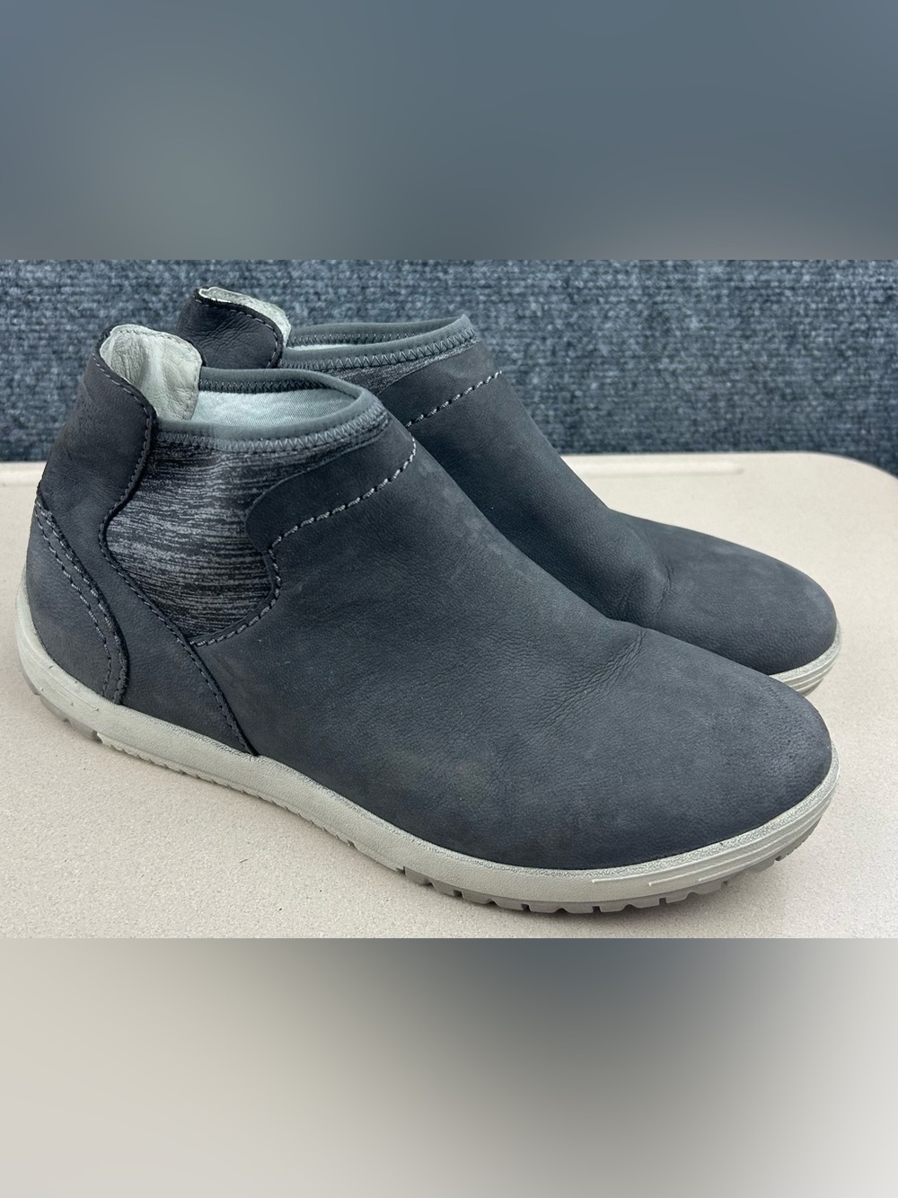DANSKO LIZETTE WATERPROOF BOOTIE GREY NUBUCK WOMEN'S Sz 38 (US 7.5-8)